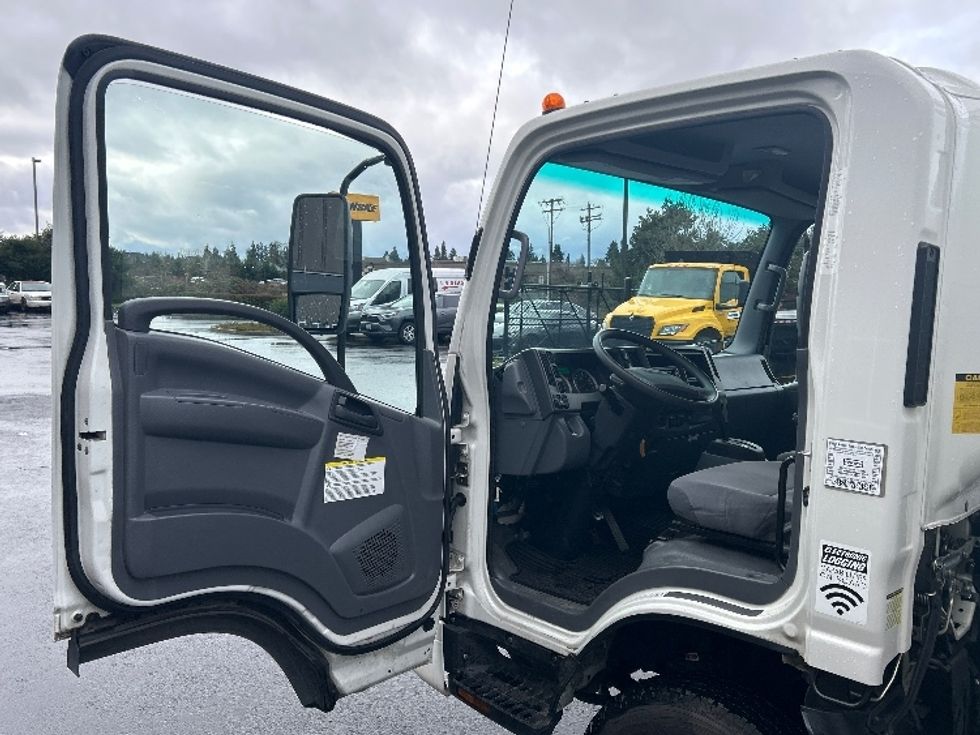 Light Duty Box Truck-Light and Medium Duty Trucks-Isuzu-2021-NPR-Clackamas-OR-93,428\n\t\tmiles-$ 47,000 - Image 16