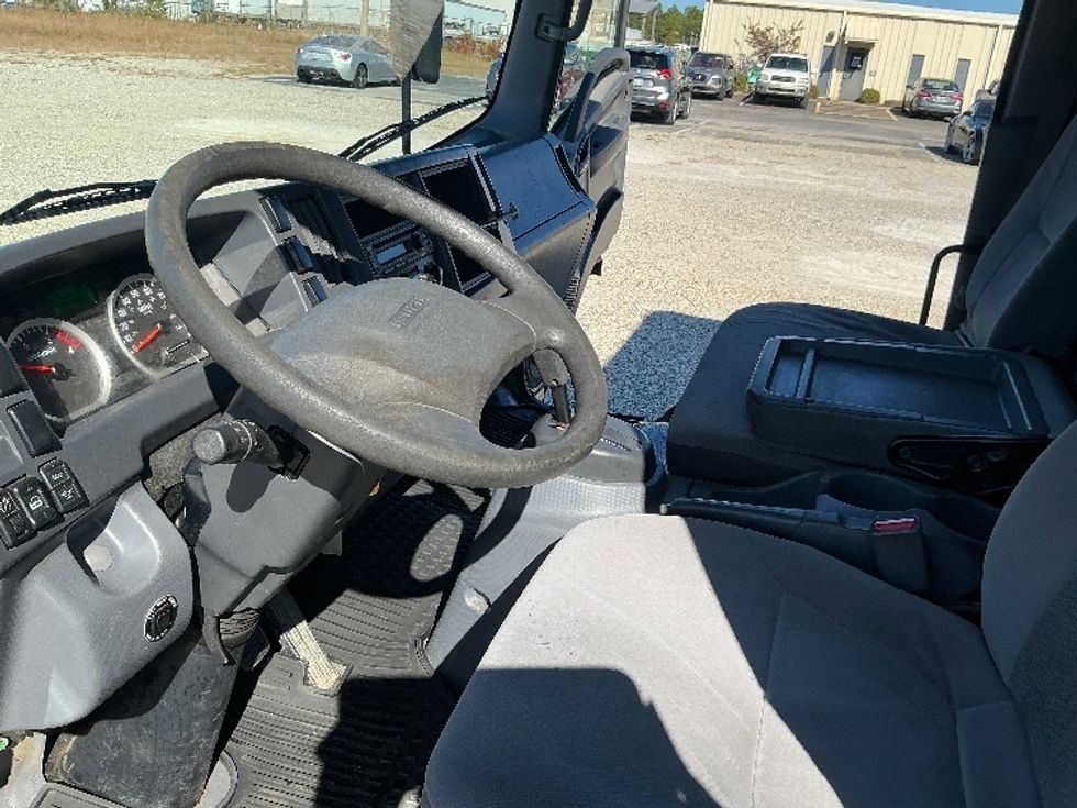 Light Duty Box Truck-Light and Medium Duty Trucks-Isuzu-2021-NPR-Dallas-TX-109,757\n\t\tmiles-$ 42,500 - Image 17