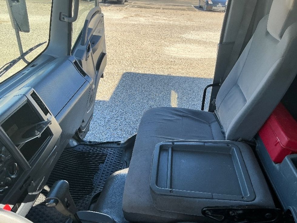 Light Duty Box Truck-Light and Medium Duty Trucks-Isuzu-2021-NPR-Dallas-TX-109,757\n\t\tmiles-$ 42,500 - Image 19