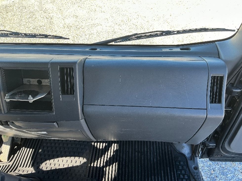 Light Duty Box Truck-Light and Medium Duty Trucks-Isuzu-2021-NPR-Dallas-TX-109,757\n\t\tmiles-$ 42,500 - Image 21