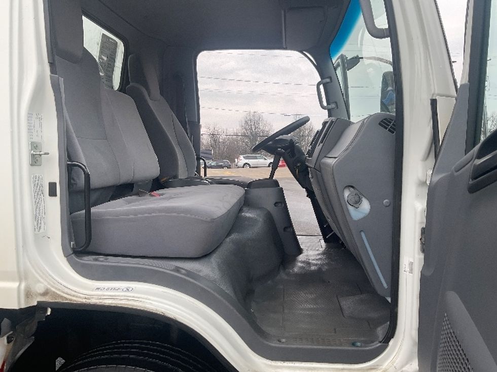 Light Duty Box Truck-Light and Medium Duty Trucks-Isuzu-2021-NPR EFI-Akron-OH-122,027\n\t\tmiles-$ 34,250 - Image 18