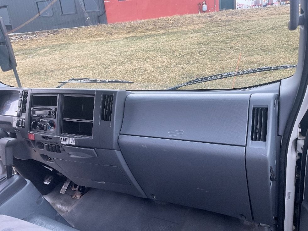 Light Duty Box Truck-Light and Medium Duty Trucks-Isuzu-2021-NPR EFI-Akron-OH-122,027\n\t\tmiles-$ 34,250 - Image 19