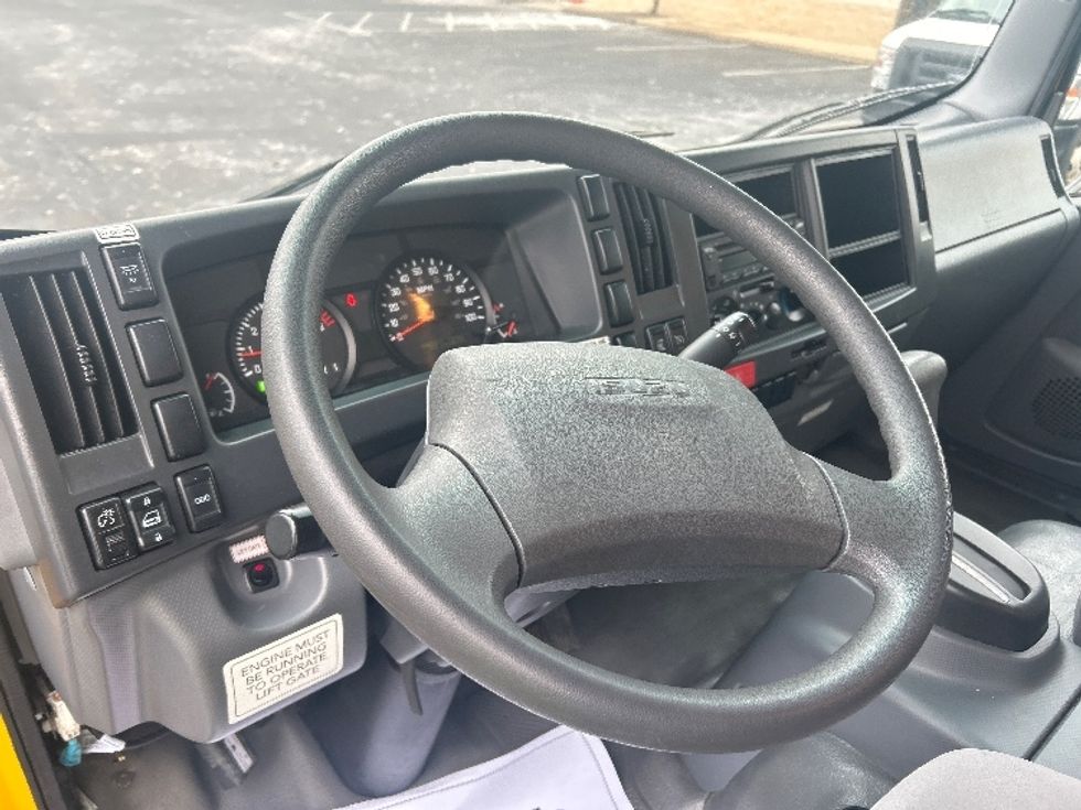 Light Duty Box Truck-Light and Medium Duty Trucks-Isuzu-2021-NPR EFI-Akron-OH-73,828\n\t\tmiles-$ 41,250 - Image 17