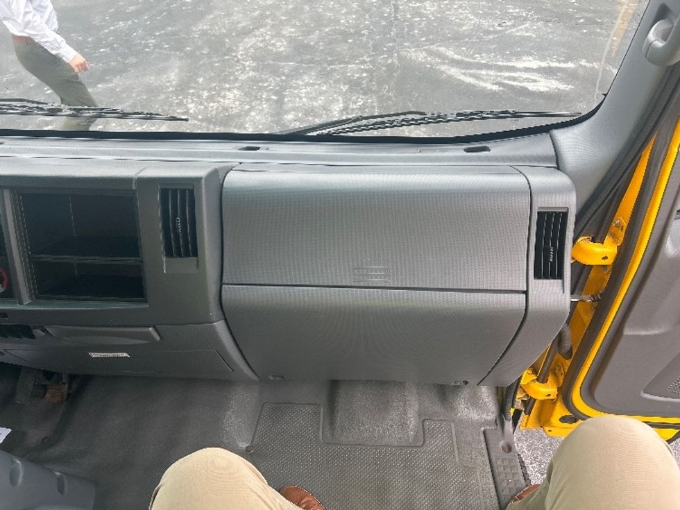 Light Duty Box Truck-Light and Medium Duty Trucks-Isuzu-2021-NPR EFI-Akron-OH-73,828\n\t\tmiles-$ 41,250 - Image 21