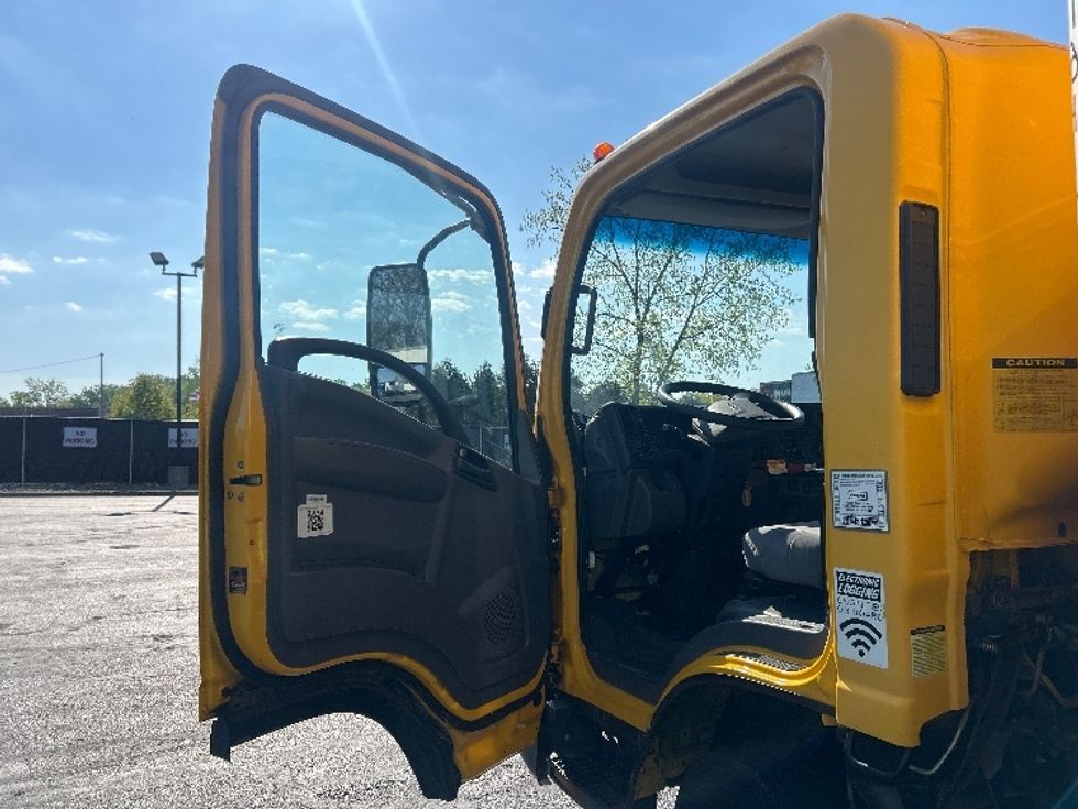 Light Duty Box Truck-Light and Medium Duty Trucks-Isuzu-2021-NPR EFI-Akron-OH-96,313\n\t\tmiles-$ 40,000 - Image 17