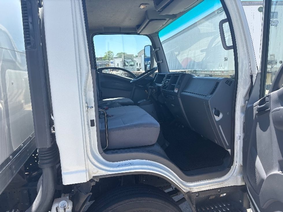 Light Duty Box Truck-Light and Medium Duty Trucks-Isuzu-2021-NPR EFI-Baton Rouge-LA-90,812\n\t\tmiles-$ 41,750 - Image 20