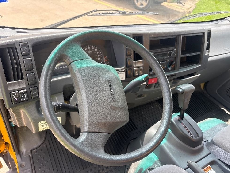 Light Duty Box Truck-Light and Medium Duty Trucks-Isuzu-2021-NPR EFI-Beaumont-TX-57,311\n\t\tmiles-$ 44,000 - Image 17