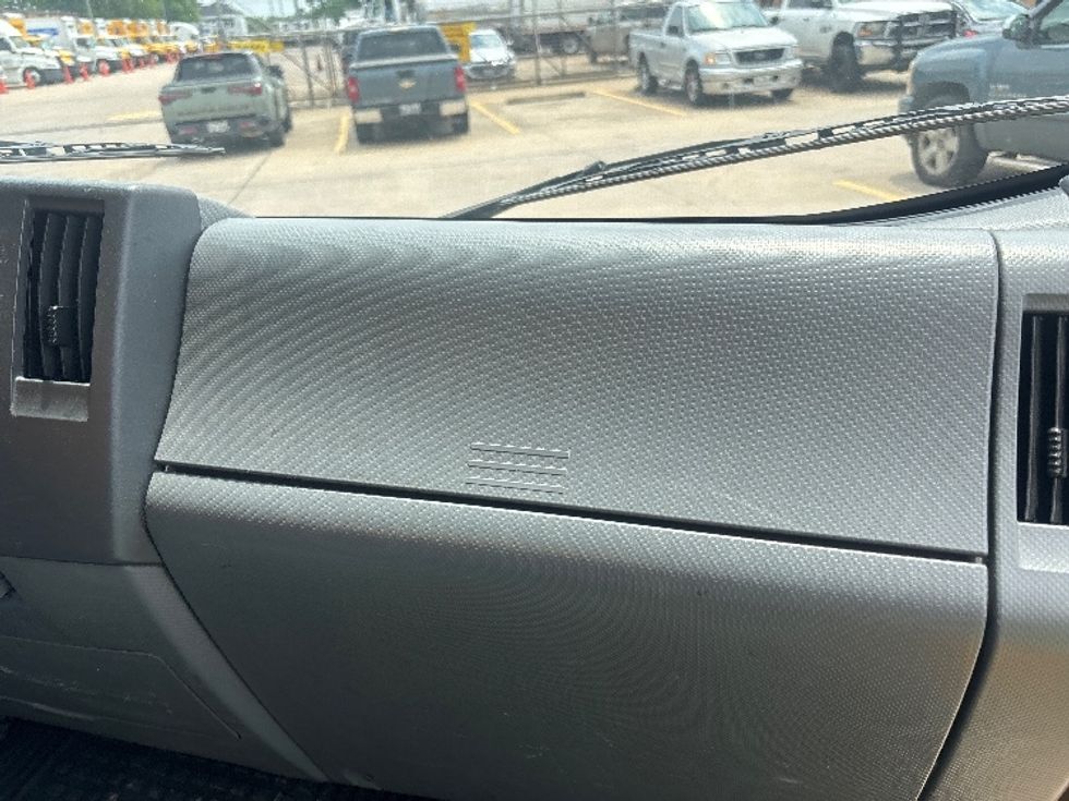 Light Duty Box Truck-Light and Medium Duty Trucks-Isuzu-2021-NPR EFI-Beaumont-TX-57,311\n\t\tmiles-$ 44,000 - Image 20