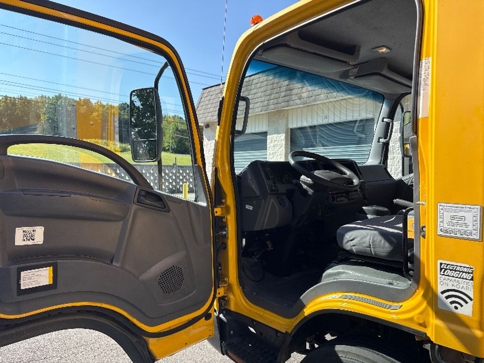 Light Duty Box Truck-Light and Medium Duty Trucks-Isuzu-2021-NPR EFI-Blountville-TN-115,445\n\t\tmiles-$ 36,250 - Image 16