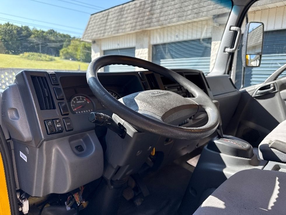 Light Duty Box Truck-Light and Medium Duty Trucks-Isuzu-2021-NPR EFI-Blountville-TN-115,445\n\t\tmiles-$ 36,250 - Image 17