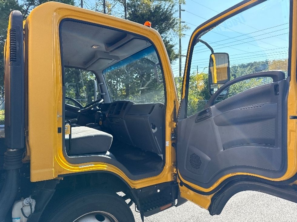 Light Duty Box Truck-Light and Medium Duty Trucks-Isuzu-2021-NPR EFI-Blountville-TN-115,445\n\t\tmiles-$ 36,250 - Image 20