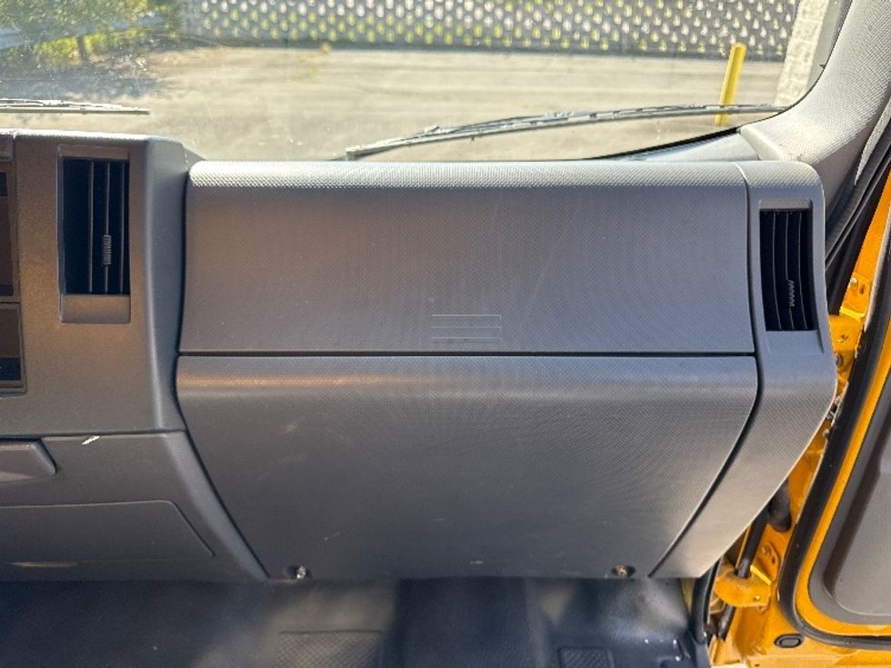 Light Duty Box Truck-Light and Medium Duty Trucks-Isuzu-2021-NPR EFI-Blountville-TN-115,445\n\t\tmiles-$ 36,250 - Image 21