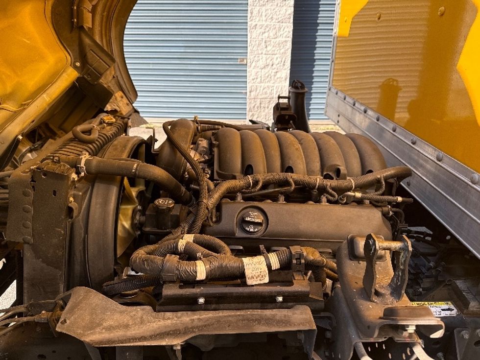 Light Duty Box Truck-Light and Medium Duty Trucks-Isuzu-2021-NPR EFI-Blountville-TN-115,445\n\t\tmiles-$ 36,250 - Image 24