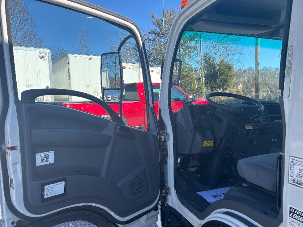 Light Duty Box Truck-Light and Medium Duty Trucks-Isuzu-2021-NPR EFI-Blountville-TN-127,448\n\t\tmiles-$ 36,500 - Image 16