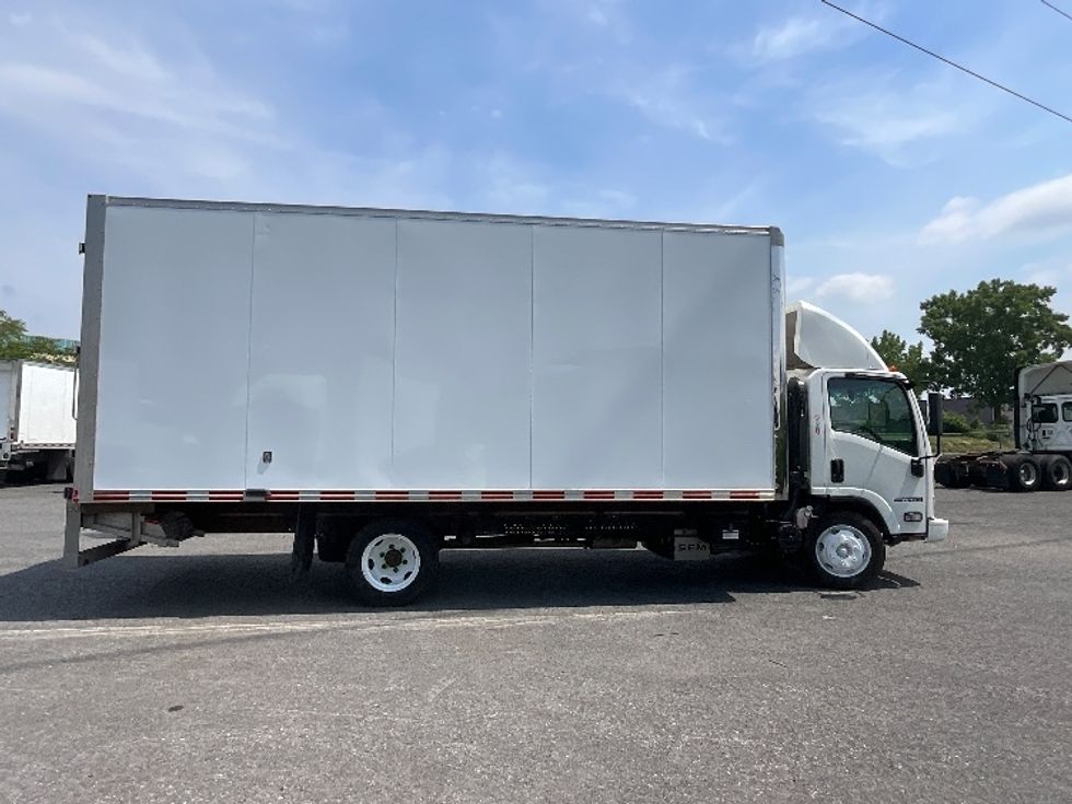 Light Duty Box Truck-Light and Medium Duty Trucks-Isuzu-2021-NPR EFI-Boucherville-PQ-178,139\n\t\tkm-$ 46,000 - Image 15