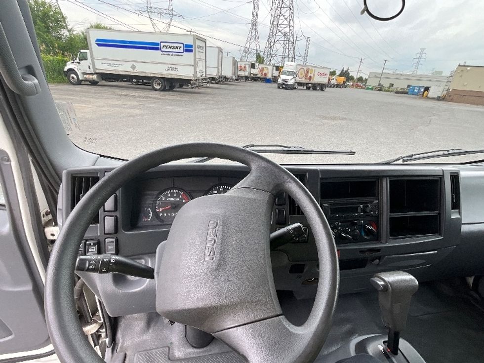 Light Duty Box Truck-Light and Medium Duty Trucks-Isuzu-2021-NPR EFI-Boucherville-PQ-178,139\n\t\tkm-$ 46,000 - Image 18