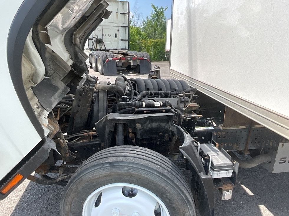 Light Duty Box Truck-Light and Medium Duty Trucks-Isuzu-2021-NPR EFI-Boucherville-PQ-178,139\n\t\tkm-$ 46,000 - Image 24