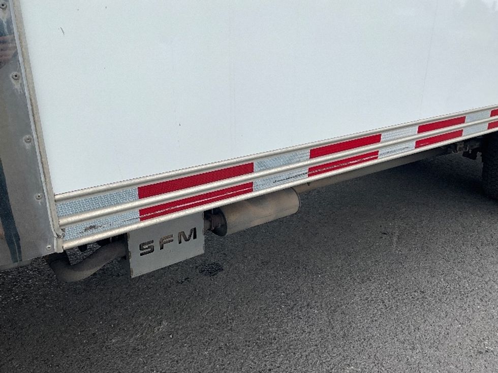 Light Duty Box Truck-Light and Medium Duty Trucks-Isuzu-2021-NPR EFI-Boucherville-PQ-178,139\n\t\tkm-$ 46,000 - Image 26