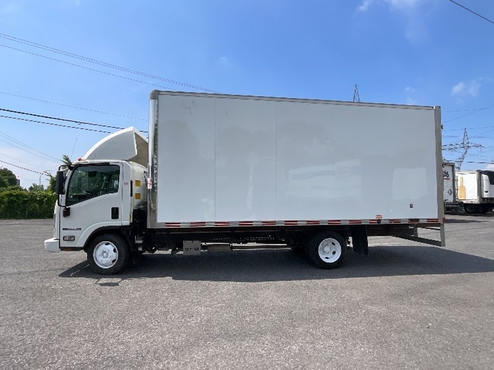 Light Duty Box Truck-Light and Medium Duty Trucks-Isuzu-2021-NPR EFI-Boucherville-PQ-178,139\n\t\tkm-$ 46,000 - Image 4