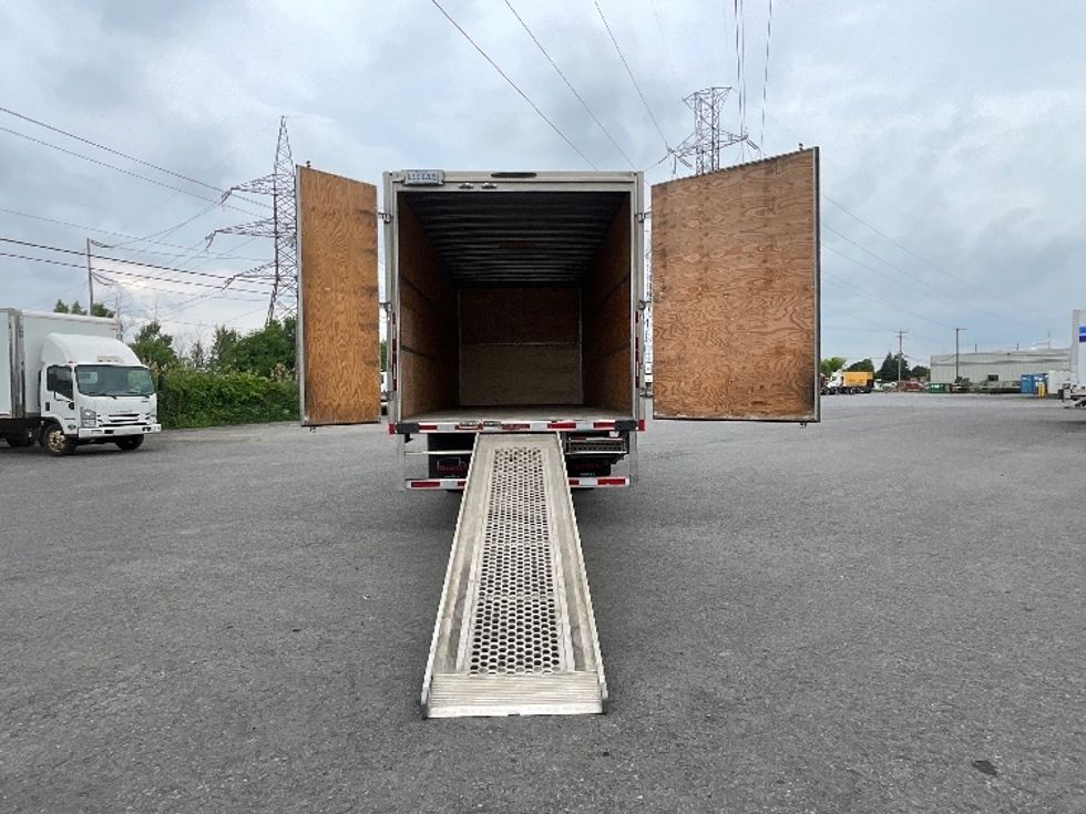 Light Duty Box Truck-Light and Medium Duty Trucks-Isuzu-2021-NPR EFI-Boucherville-PQ-178,139\n\t\tkm-$ 46,000 - Image 9