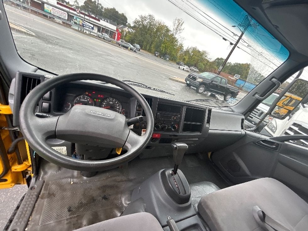 Light Duty Box Truck-Light and Medium Duty Trucks-Isuzu-2021-NPR EFI-Braintree-MA-112,197\n\t\tmiles-$ 33,750 - Image 17