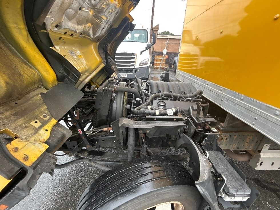 Light Duty Box Truck-Light and Medium Duty Trucks-Isuzu-2021-NPR EFI-Braintree-MA-112,197\n\t\tmiles-$ 33,750 - Image 23