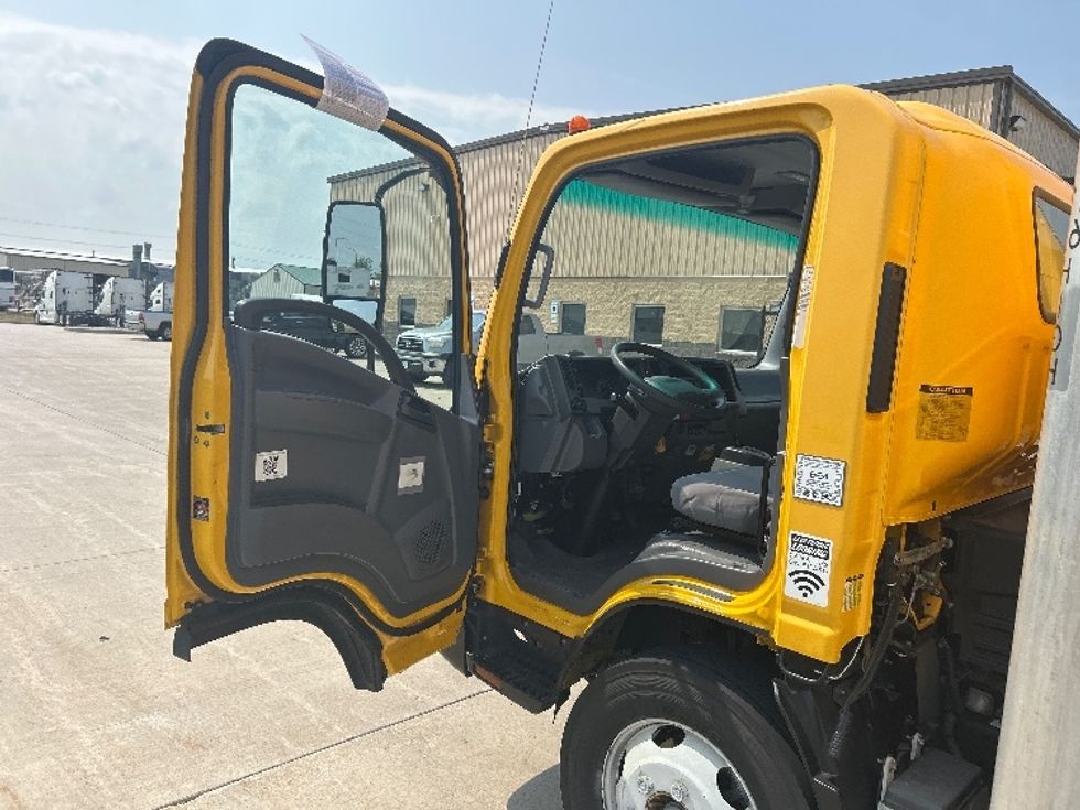 Light Duty Box Truck-Light and Medium Duty Trucks-Isuzu-2021-NPR EFI-Brooklyn Park-MN-104,778\n\t\tmiles-$ 38,750 - Image 16