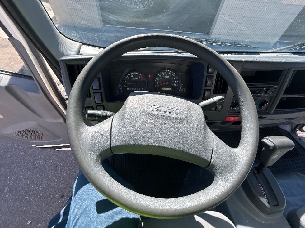 Light Duty Box Truck-Light and Medium Duty Trucks-Isuzu-2021-NPR EFI-Brooklyn Park-MN-117,488\n\t\tmiles-$ 35,000 - Image 17