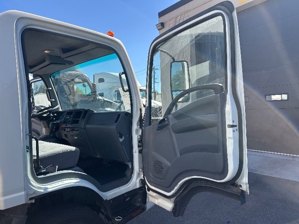 Light Duty Box Truck-Light and Medium Duty Trucks-Isuzu-2021-NPR EFI-Brooklyn Park-MN-117,488\n\t\tmiles-$ 35,000 - Image 19