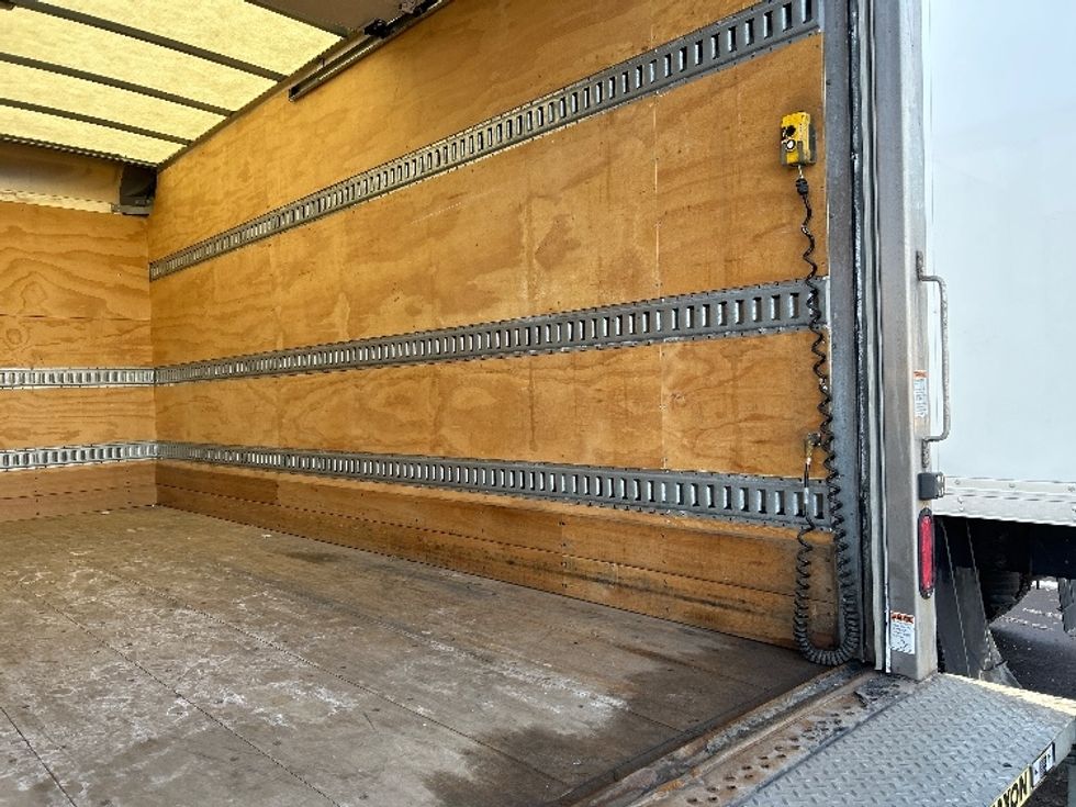 Light Duty Box Truck-Light and Medium Duty Trucks-Isuzu-2021-NPR EFI-Brooklyn Park-MN-124,781\n\t\tmiles-$ 35,250 - Image 12