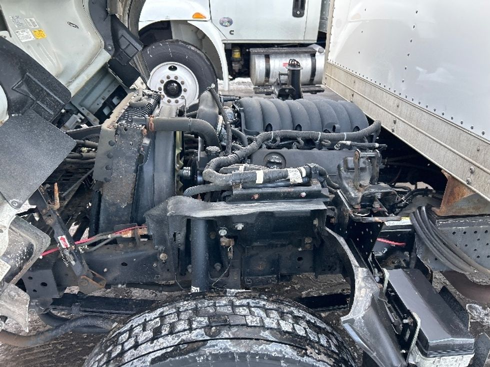 Light Duty Box Truck-Light and Medium Duty Trucks-Isuzu-2021-NPR EFI-Brooklyn Park-MN-124,781\n\t\tmiles-$ 35,250 - Image 24