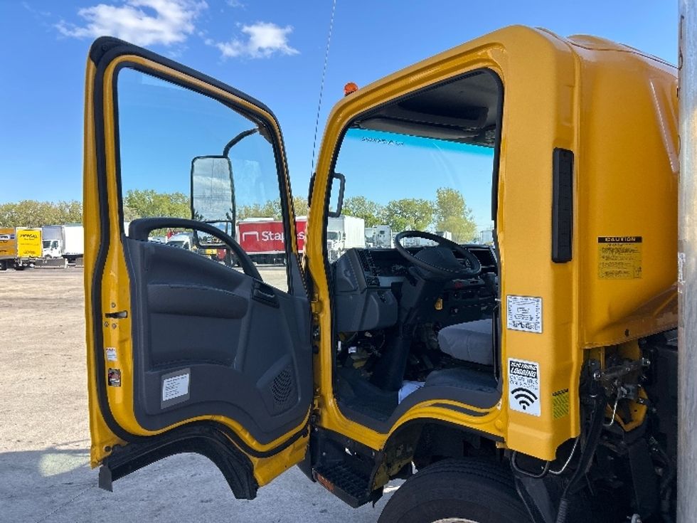 Light Duty Box Truck-Light and Medium Duty Trucks-Isuzu-2021-NPR EFI-Brooklyn Park-MN-85,251\n\t\tmiles-$ 38,000 - Image 16