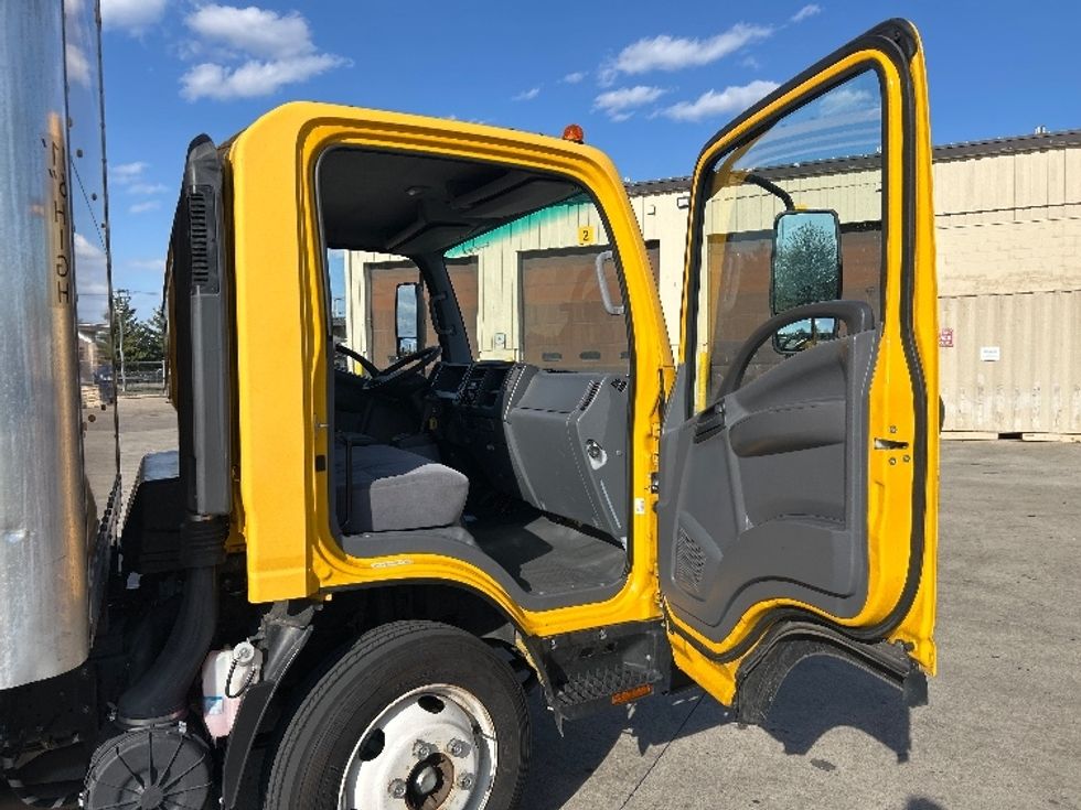 Light Duty Box Truck-Light and Medium Duty Trucks-Isuzu-2021-NPR EFI-Brooklyn Park-MN-85,251\n\t\tmiles-$ 38,000 - Image 20