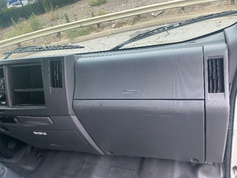Light Duty Box Truck-Light and Medium Duty Trucks-Isuzu-2021-NPR EFI-Carson-CA-145,621\n\t\tmiles-$ 32,250 - Image 21