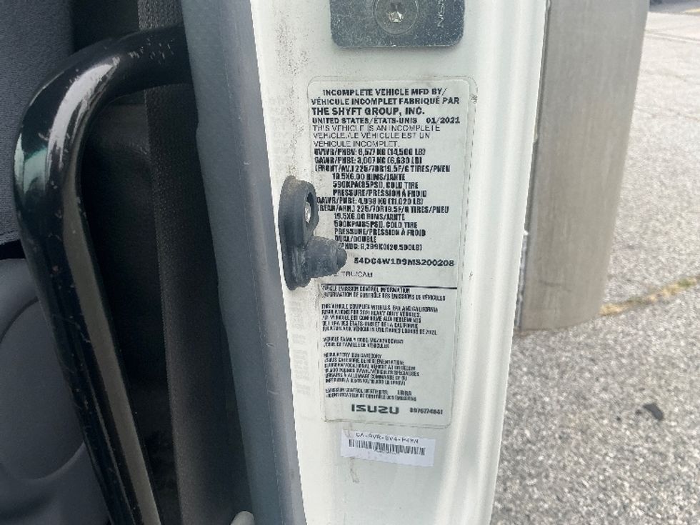 Light Duty Box Truck-Light and Medium Duty Trucks-Isuzu-2021-NPR EFI-Carson-CA-145,621\n\t\tmiles-$ 32,250 - Image 27