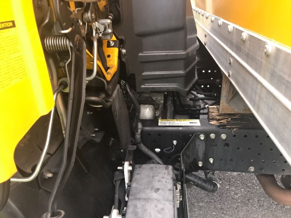 Light Duty Box Truck-Light and Medium Duty Trucks-Isuzu-2021-NPR EFI-Cleona-PA-87,081\n\t\tmiles-$ 40,750 - Image 24