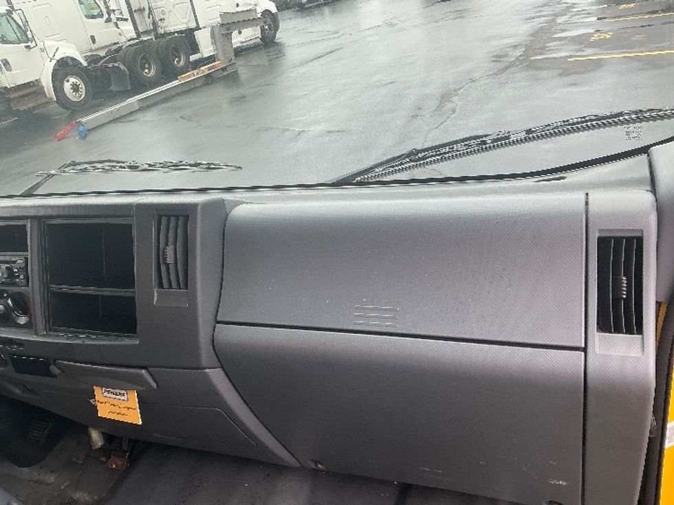 Light Duty Box Truck-Light and Medium Duty Trucks-Isuzu-2021-NPR EFI-Columbus-OH-116,566\n\t\tmiles-$ 32,750 - Image 20