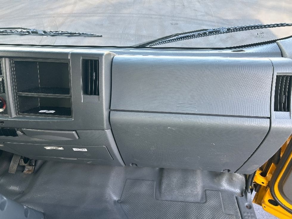 Light Duty Box Truck-Light and Medium Duty Trucks-Isuzu-2021-NPR EFI-Cranbury-NJ-103,916\n\t\tmiles-$ 37,000 - Image 21