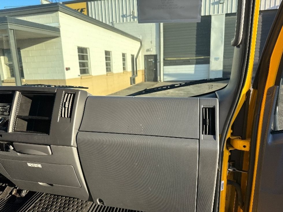 Light Duty Box Truck-Light and Medium Duty Trucks-Isuzu-2021-NPR EFI-Dallas-TX-88,535\n\t\tmiles-$ 40,750 - Image 20