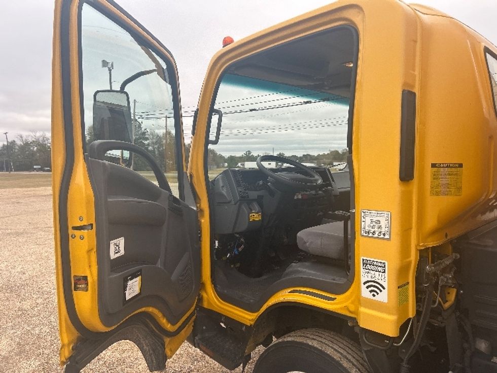 Light Duty Box Truck-Light and Medium Duty Trucks-Isuzu-2021-NPR EFI-Dothan-AL-113,477\n\t\tmiles-$ 35,250 - Image 16