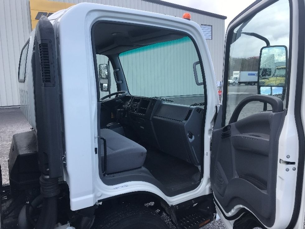 Light Duty Box Truck-Light and Medium Duty Trucks-Isuzu-2021-NPR EFI-Duncansville-PA-88,224\n\t\tmiles-$ 44,750 - Image 19