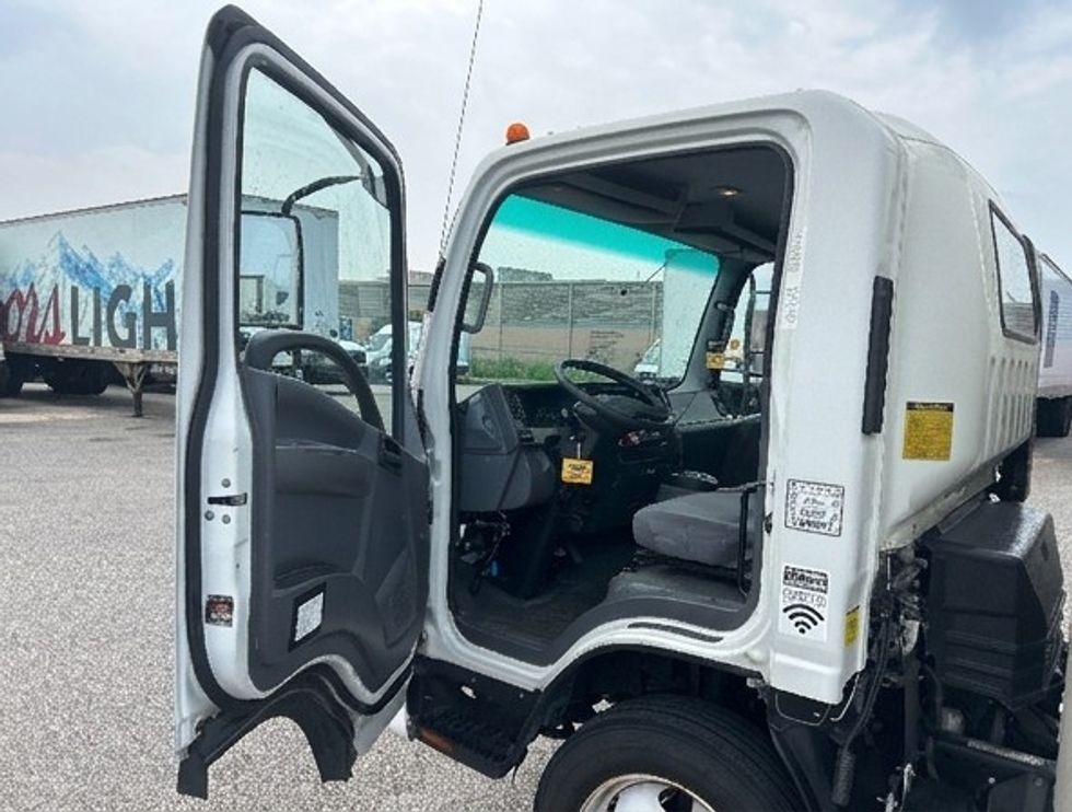Light Duty Box Truck-Light and Medium Duty Trucks-Isuzu-2021-NPR EFI-Earth City-MO-173,138\n\t\tmiles-$ 27,750 - Image 16