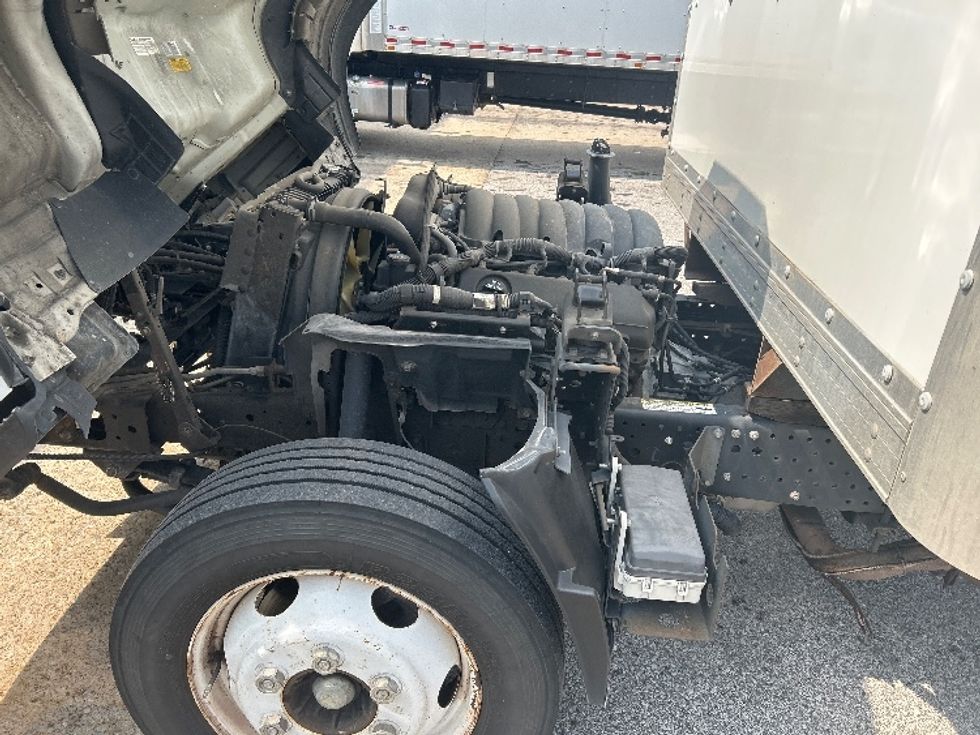 Light Duty Box Truck-Light and Medium Duty Trucks-Isuzu-2021-NPR EFI-Earth City-MO-173,138\n\t\tmiles-$ 27,750 - Image 24