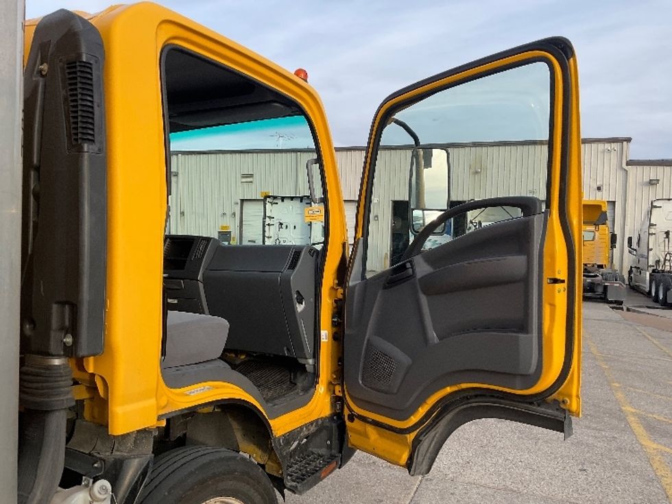 Light Duty Box Truck-Light and Medium Duty Trucks-Isuzu-2021-NPR EFI-Earth City-MO-211,083\n\t\tmiles-$ 23,250 - Image 20