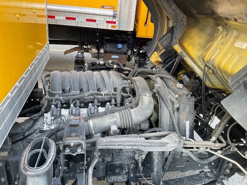 Light Duty Box Truck-Light and Medium Duty Trucks-Isuzu-2021-NPR EFI-Earth City-MO-211,083\n\t\tmiles-$ 23,250 - Image 23