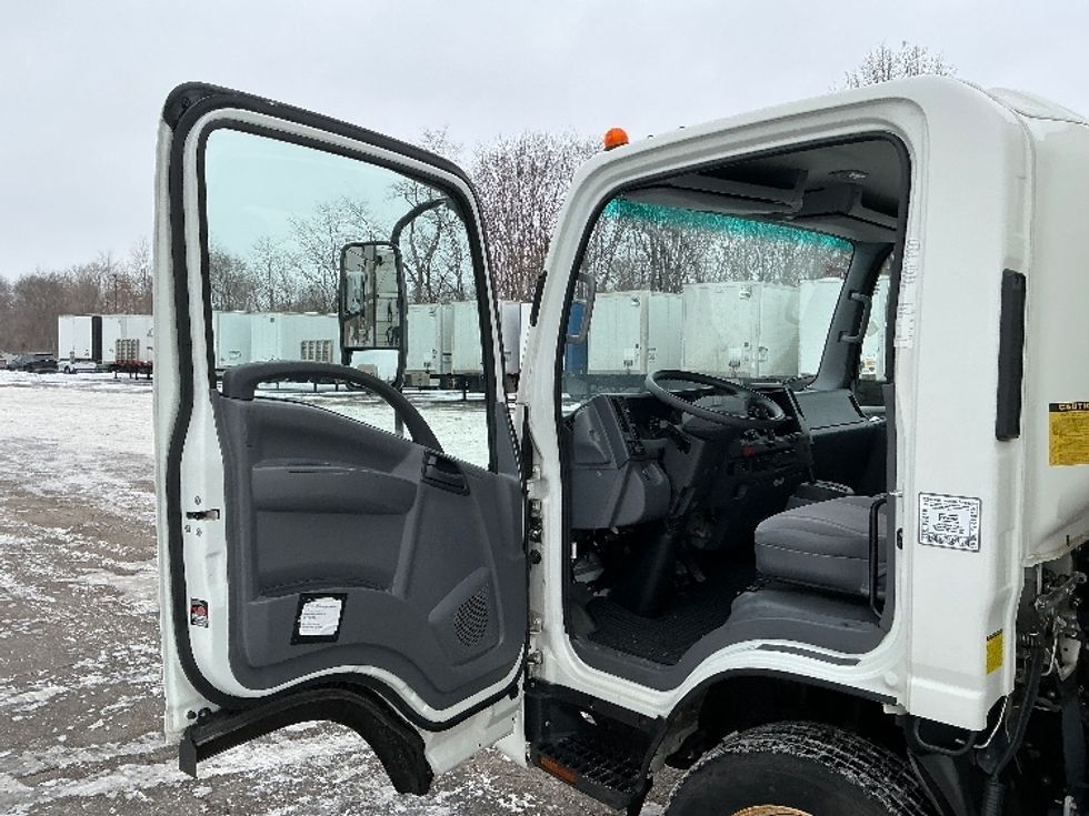 Light Duty Box Truck-Light and Medium Duty Trucks-Isuzu-2021-NPR EFI-Elkhart-IN-2,970\n\t\tmiles-$ 47,250 - Image 16