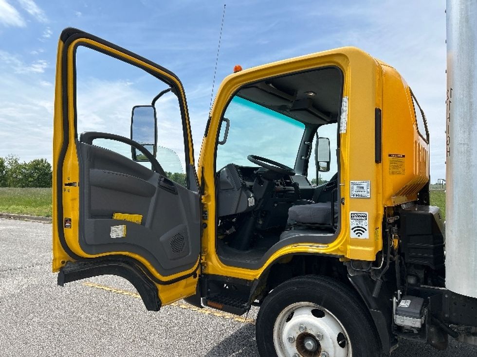 Light Duty Box Truck-Light and Medium Duty Trucks-Isuzu-2021-NPR EFI-Evansville-IN-110,609\n\t\tmiles-$ 35,250 - Image 16