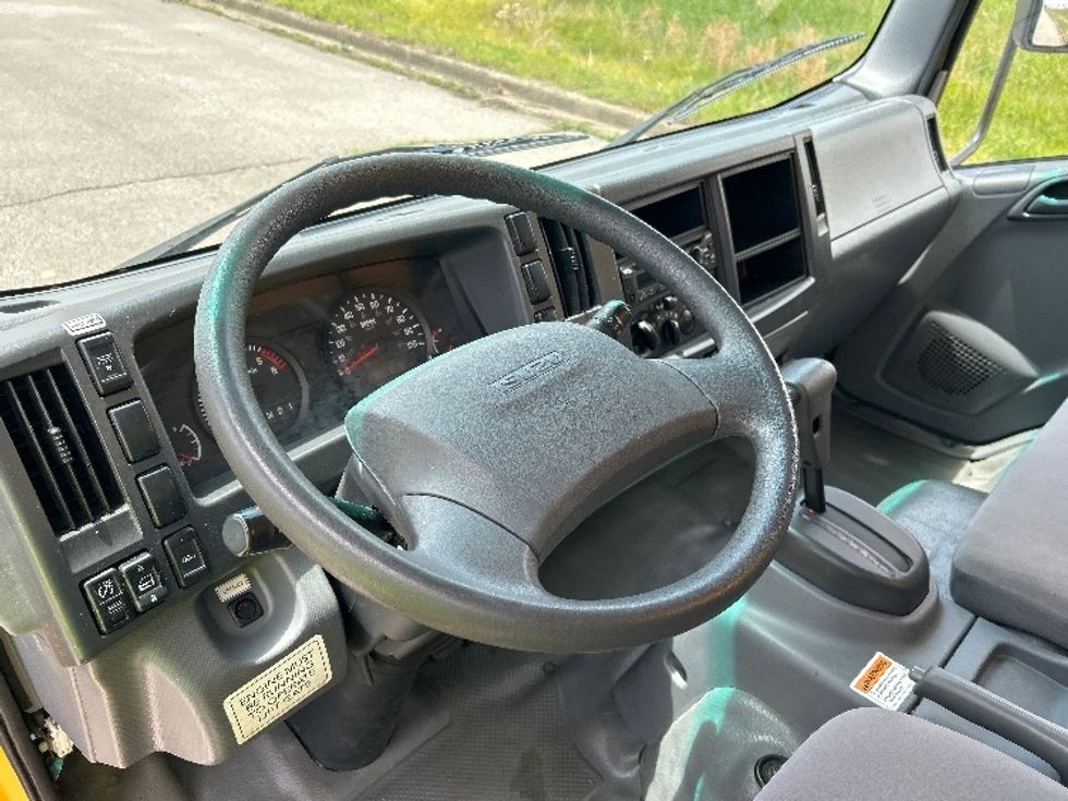 Light Duty Box Truck-Light and Medium Duty Trucks-Isuzu-2021-NPR EFI-Evansville-IN-110,609\n\t\tmiles-$ 35,250 - Image 17