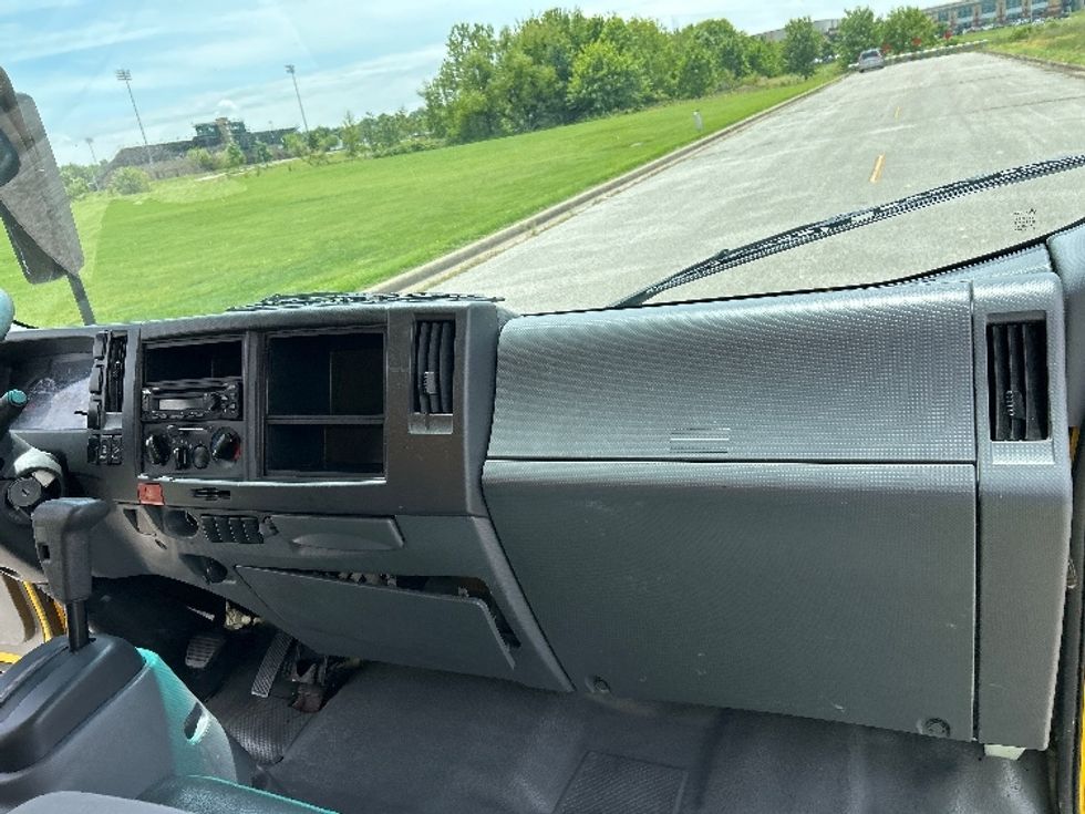 Light Duty Box Truck-Light and Medium Duty Trucks-Isuzu-2021-NPR EFI-Evansville-IN-110,609\n\t\tmiles-$ 35,250 - Image 21