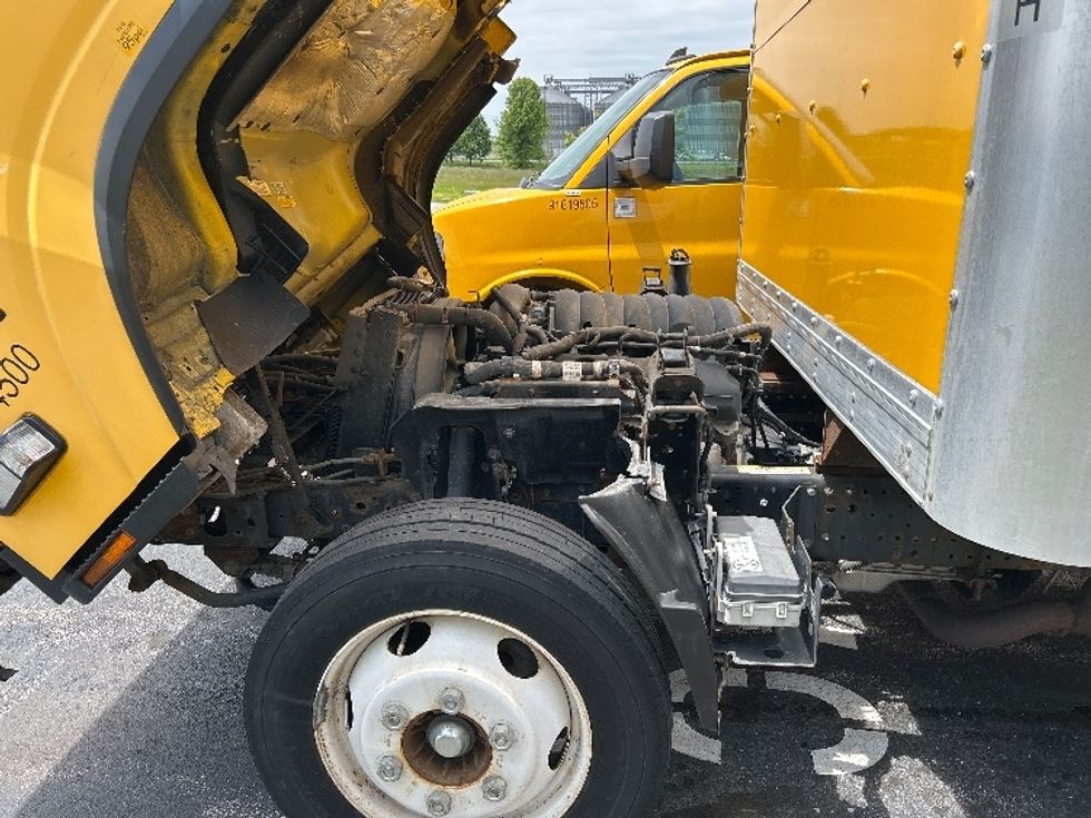 Light Duty Box Truck-Light and Medium Duty Trucks-Isuzu-2021-NPR EFI-Evansville-IN-110,609\n\t\tmiles-$ 35,250 - Image 24